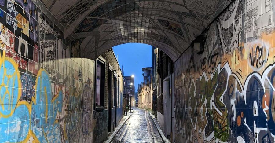 London: Jack the Ripper Tour in Spanish - Starting at Whitechapel Gallery with a clear meeting point