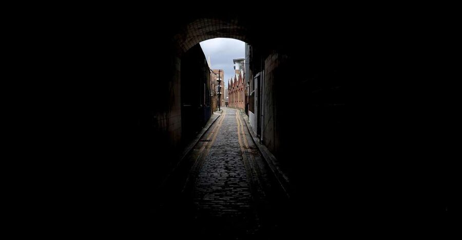 London: Jack the Ripper tour in Spanish (RLA Winner) - Starting at St Mary’s Whitechapel Church Memorial