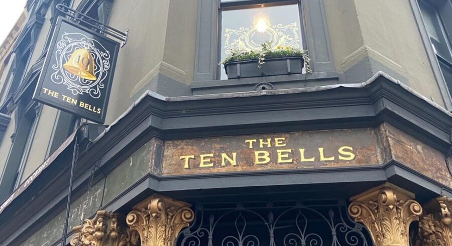 London: Jack the Ripper Walking Tour - Artillery Passage and St Botolph without Aldgate