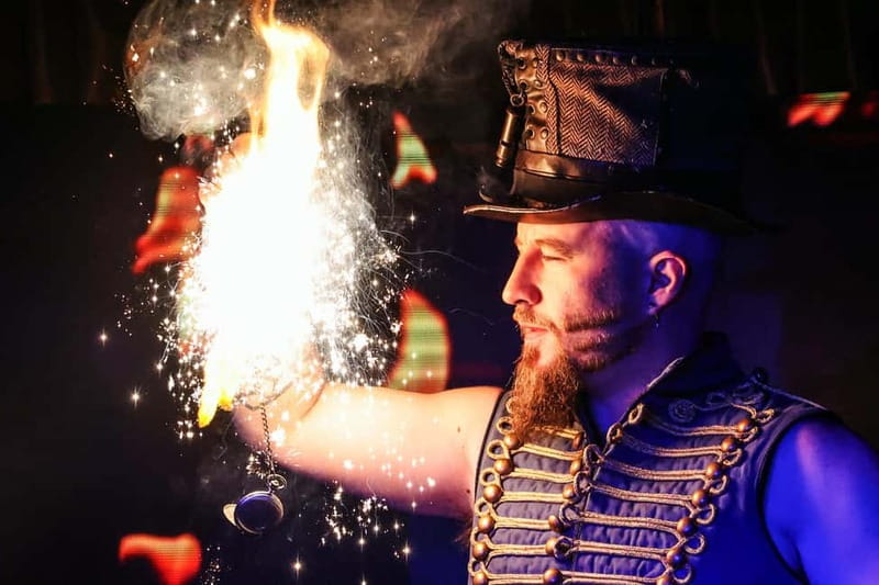 London: Kabaret Exposé - Dinner choices from two to five courses