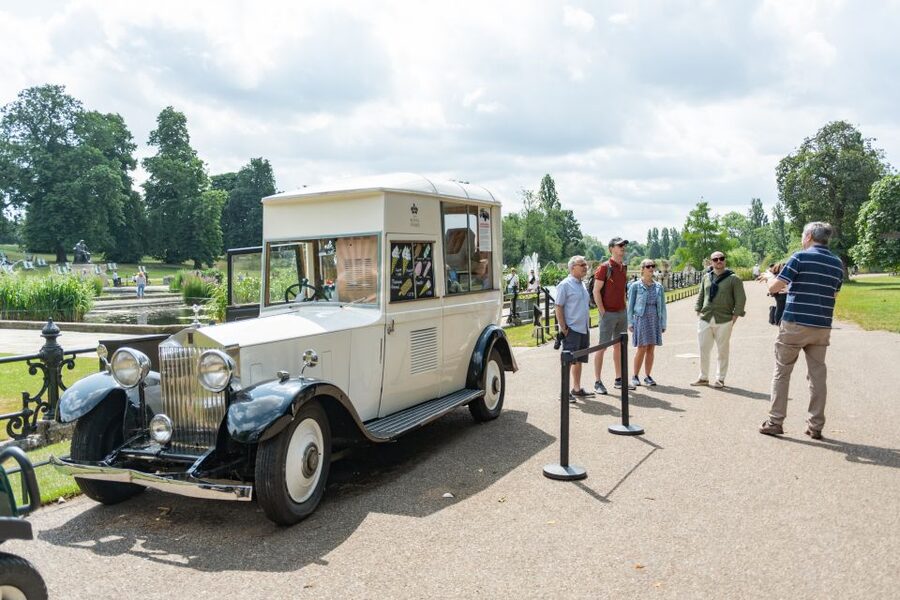 London: Kensington Palace Gardens Tour with Royal High Tea - What the walk does and does not include