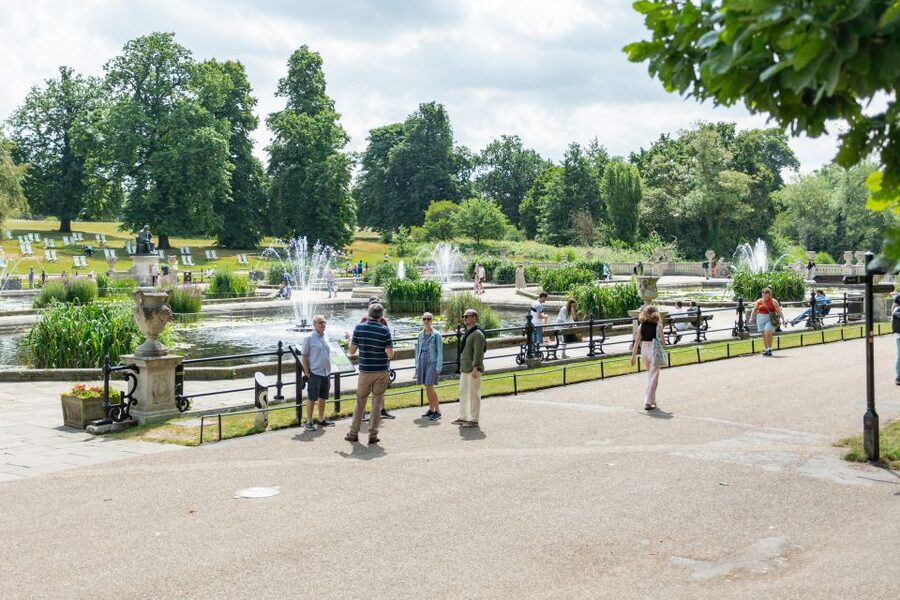 London: Kensington Palace Gardens Tour with Royal High Tea - Tea etiquette and the experience at the table