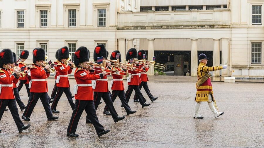 London: Kensington Palace Tour, Guard Change & Afternoon Tea - From Wellington Arch into Hyde Park