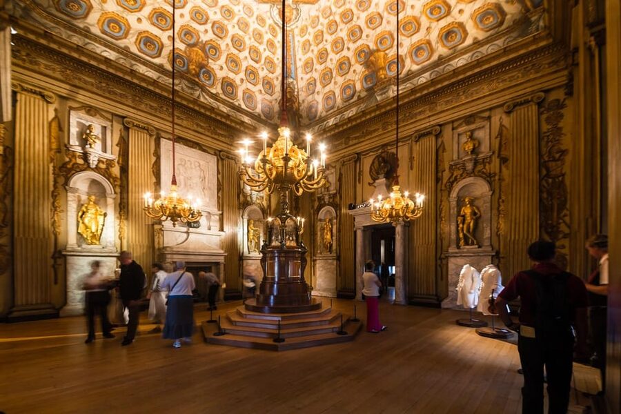 London: Kensington Palace Tour, Guard Change & Afternoon Tea - What the $147 price covers