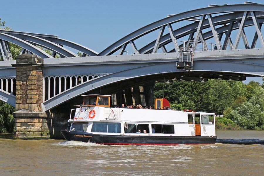 London: Kew to Westminster River Thames Cruise - Wandsworth and Chelsea from the water