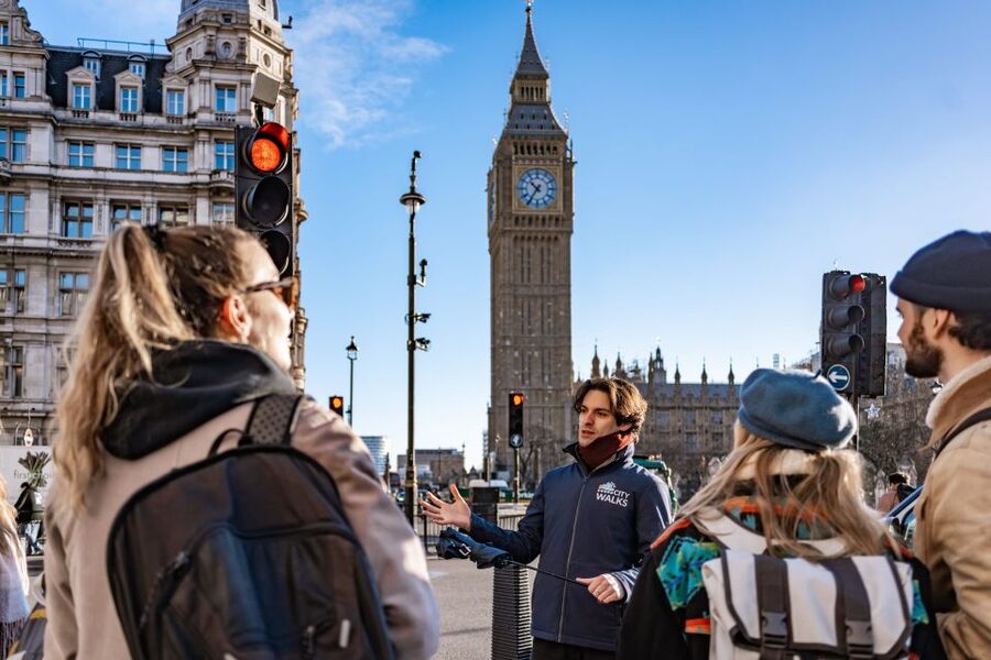 London: Landmarks Walking Tour & Harry Potter Walking Tour - Meeting Among the Lions at Trafalgar Square