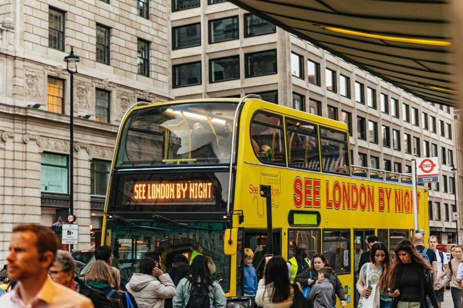 London: London by Night Sightseeing Open-Top Bus Tour - Guides, jokes, and the value of live commentary