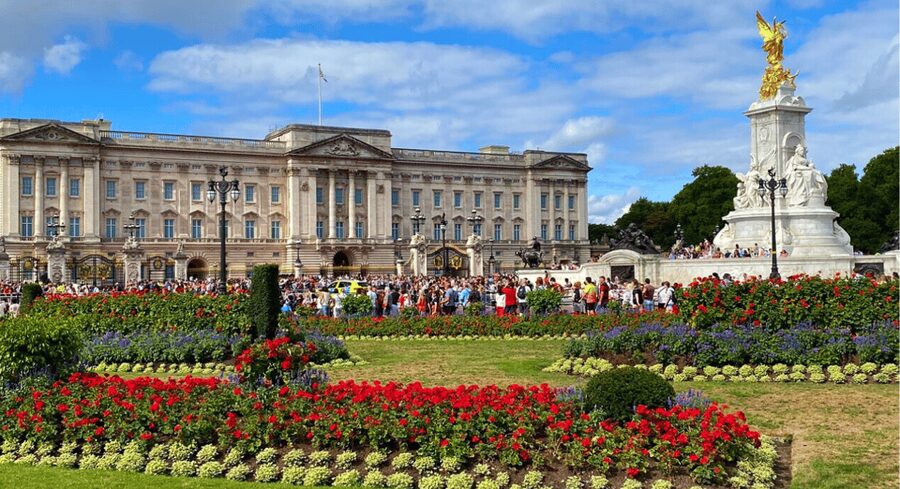 London: London Sightseeing Walking Tour with 30+ Sights - Starting at St Paul’s, where Roman London meets the modern City