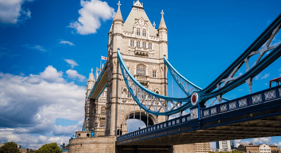 London: London Sightseeing Walking Tour with 30+ Sights - The Tube connection to Westminster