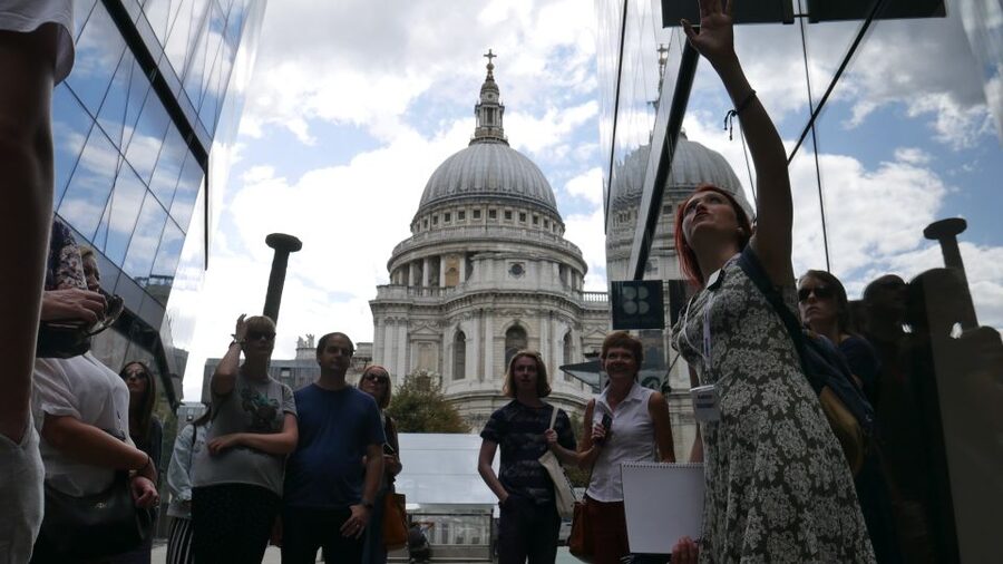 London: Mary Poppins Walking Tour - The bird lady’s corner and Feed the Birds