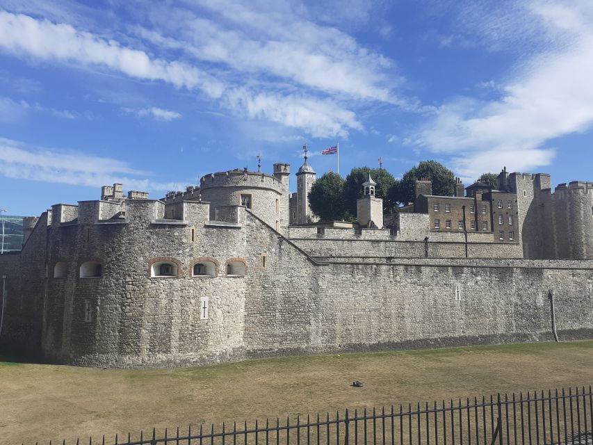 London: Medieval History Walking Tour from The Tower - The Golden Hinde and Shakespeare’s Globe