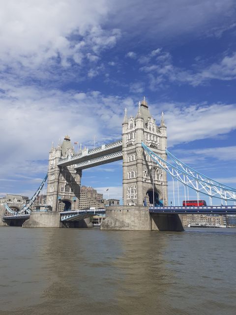 London: Medieval History Walking Tour from The Tower - How Mick Priestley leads the walk
