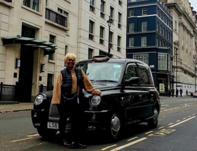 Monuments & Back Streets Guided Tour in Black Taxi