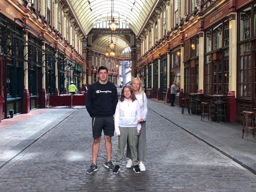 London: Monuments & Back Streets Guided Tour in Black Taxi - Pickup, coverage, and who gets the best value