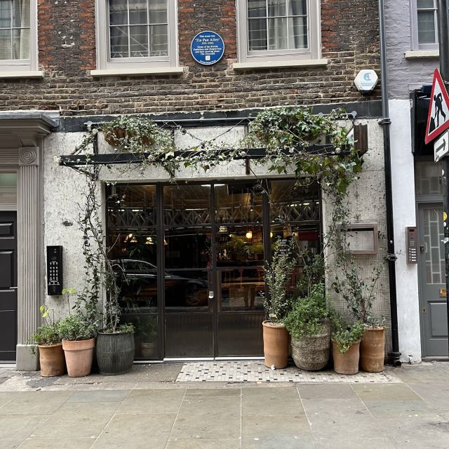 London: Music walking tour of Soho - Soho Lofts and Reckless Records