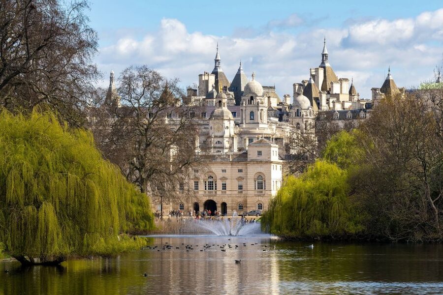 London Must-See 3 Hours Walking Tour - Parliament and Big Ben beside the Thames