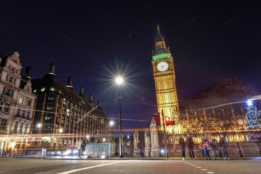 London Must-See Attractions Walking Tour with a Guide - Westminster Abbey from the outside