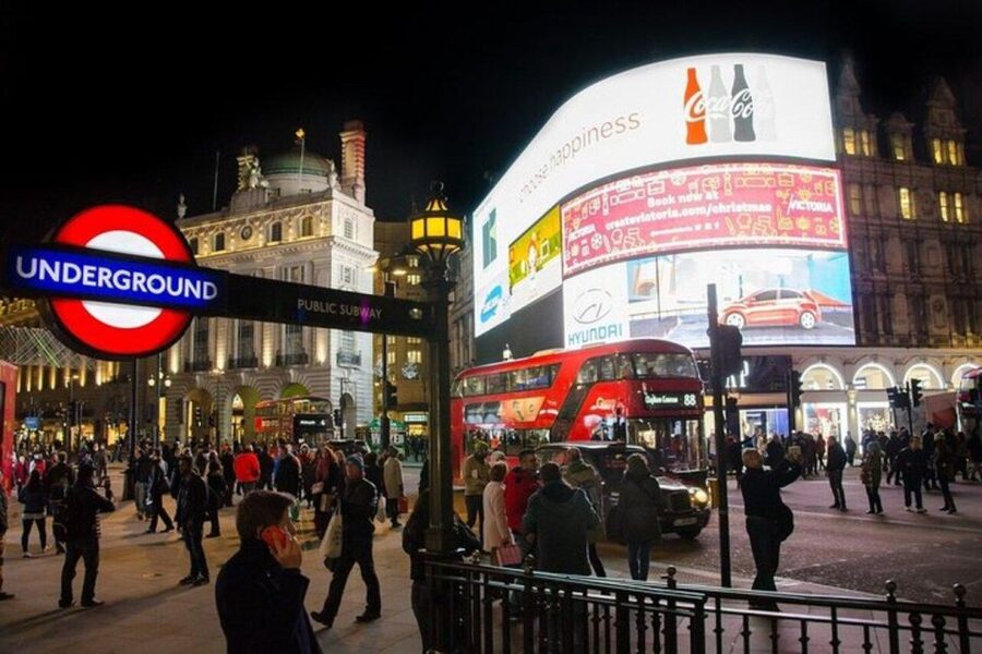 London Must-See Attractions Walking Tour with a Guide - Cecil Court and the turn toward Covent Garden