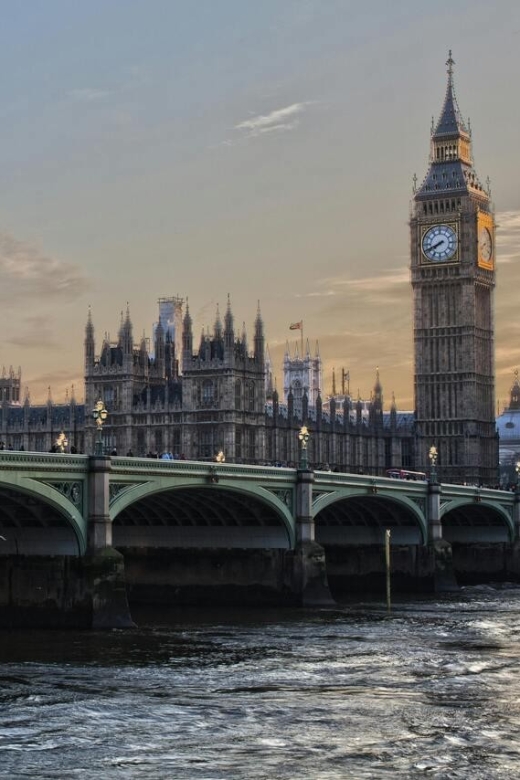 London Must-See Attractions Walking Tour with a Guide - Leicester Square, Chinatown, and Piccadilly Circus