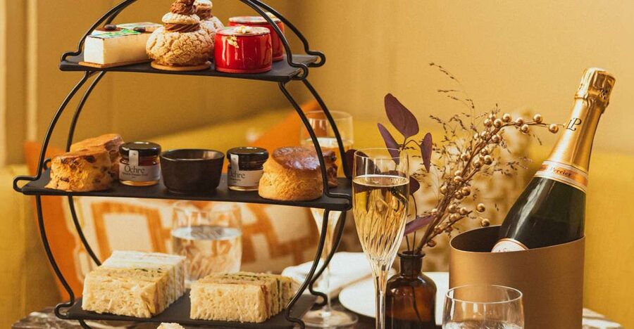 London: National Gallery Guided Tour and Afternoon Tea - Finding the guide at the Sainsbury Wing