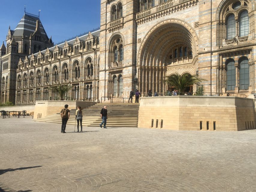London: Natural History Museum Entry Ticket and Guided Tour - Minerals, gems, and the small details