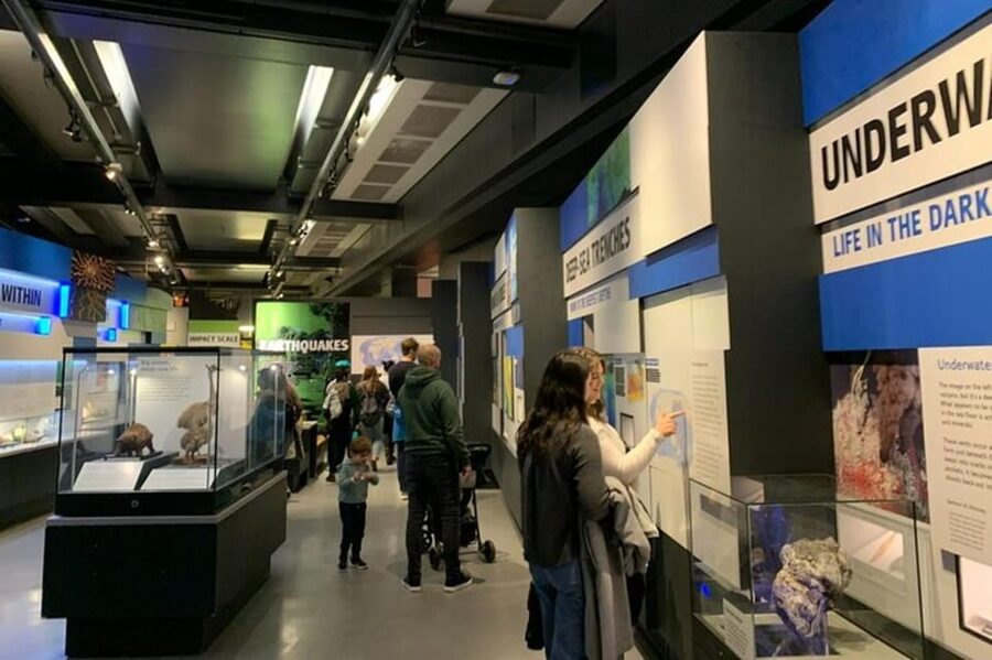 London: Natural History Museum Private Tour & Skip the line - Booking details that affect your decision