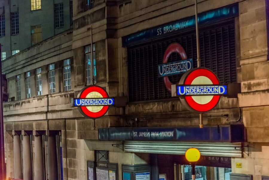 London: Nighttime Open-Top Bus Sightseeing Tour - Trafalgar Square and Piccadilly Circus