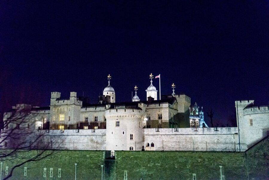 London: Nighttime Open-Top Bus Sightseeing Tour - Buckingham Palace and the royal route