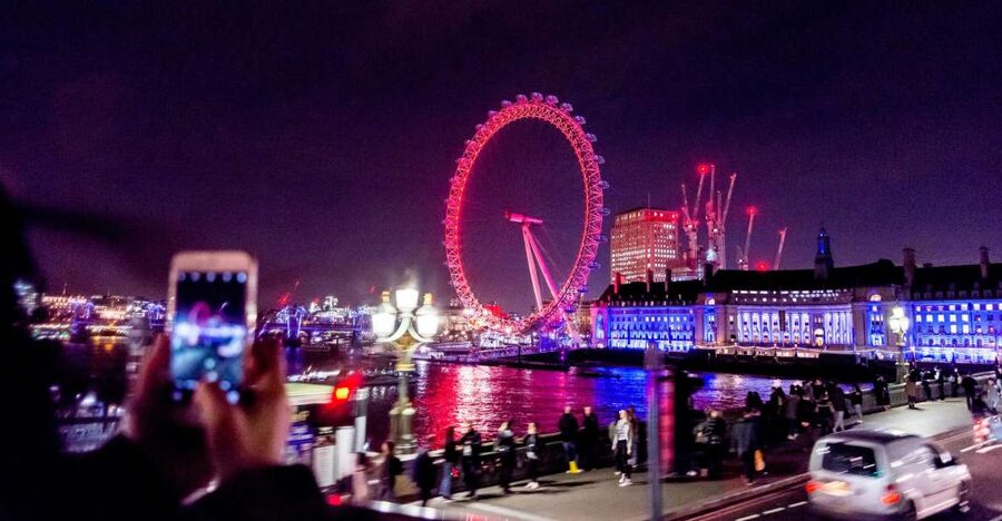 London: Nighttime Open-Top Bus Sightseeing Tour - Upper deck comfort, weather, and photographs