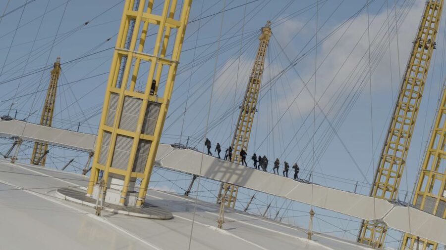 London: O2 Arena Rooftop Climbing Experience - Reading London from the 52-meter platform