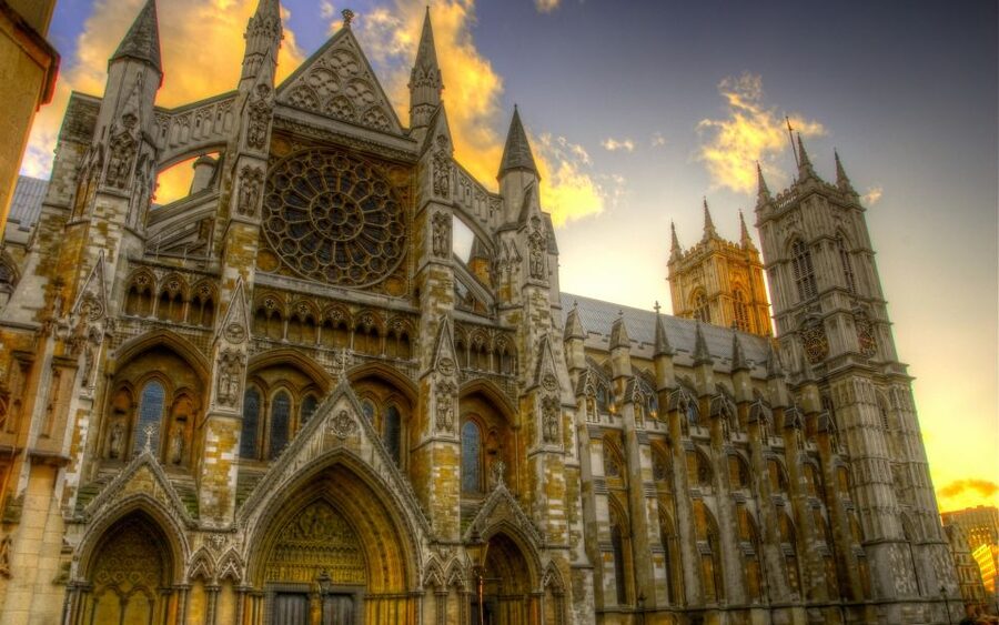 London: Palaces and Parliament Walking Tour - Walking The Mall from palace to palace