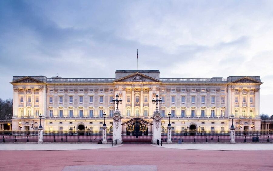 London: Palaces and Parliament Walking Tour - The guide is the real value