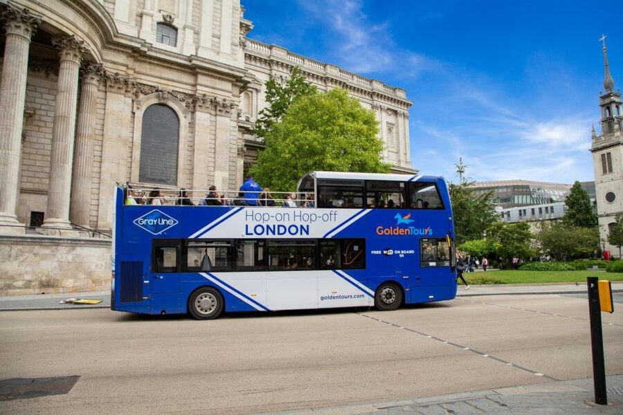 London: Panoramic Open-Top Bus Tour - Live storytelling versus the 12-language audio guide