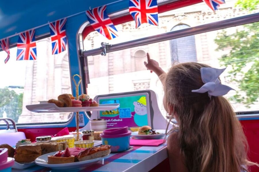 London: Peppa Pig Bus Tour with Entertainment - A Peppa Pig tour with a real London backdrop