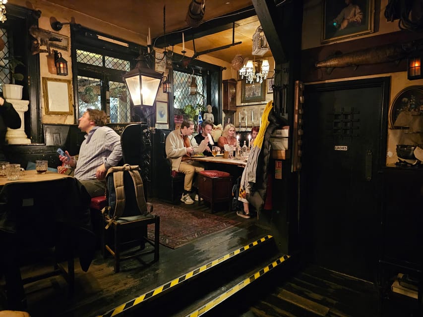 London: Pilgrims and Pirates Historical Pub Tour - Why this London walk feels different