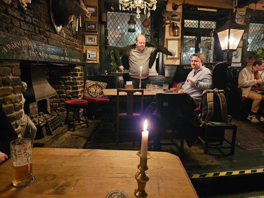 London: Pilgrims and Pirates Historical Pub Tour - Four pubs, four pauses in the story