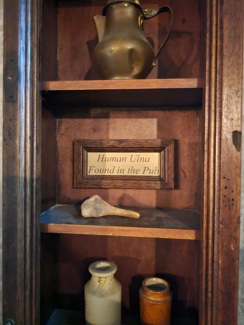 London: Pilgrims and Pirates Historical Pub Tour - Wapping, Ratcliffe Highway, and the final stretch