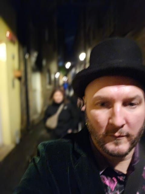 London: Pilgrims and Pirates Historical Pub Tour - What Wesley adds to the experience