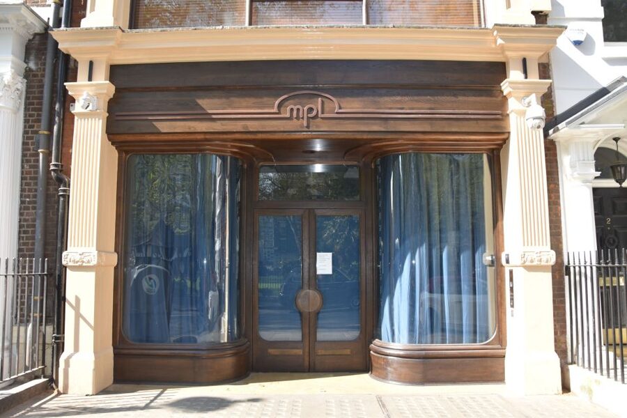 London: Private Beatles Taxi Tour - Abbey Road, with time to cross and shop