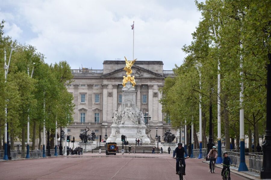 London: Private Beatles Taxi Tour - Soho Square and the recording story