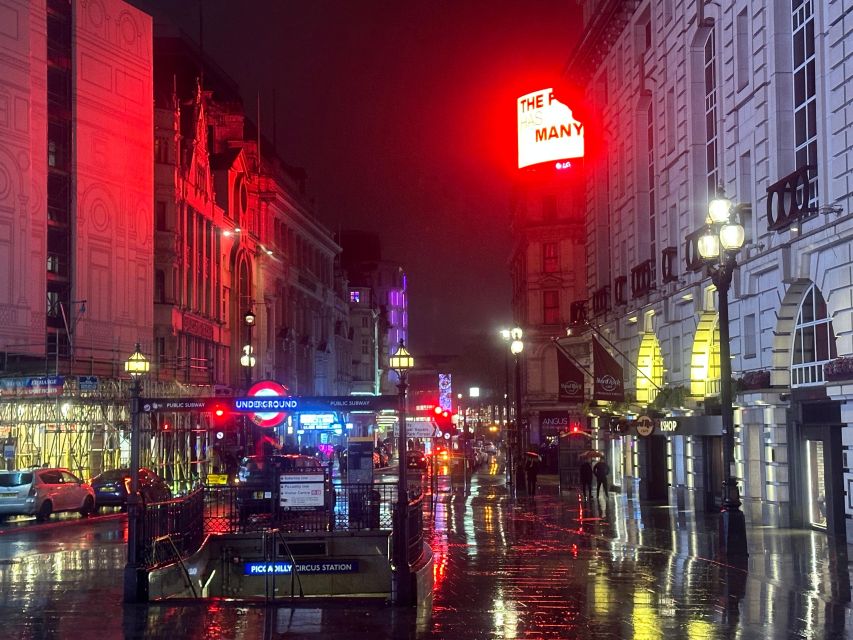London: Private Black Cab Night Tour with Hotel Pick Up - Soho, Oxford Street, and Mayfair after dark