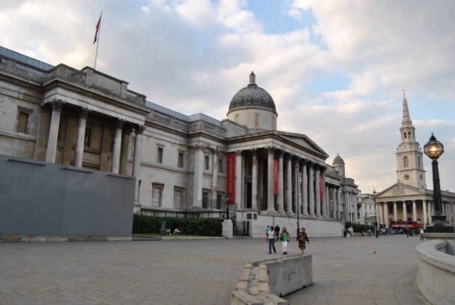 London: Private Chauffeur-Driven Sightseeing Tour - Guide quality and language choice