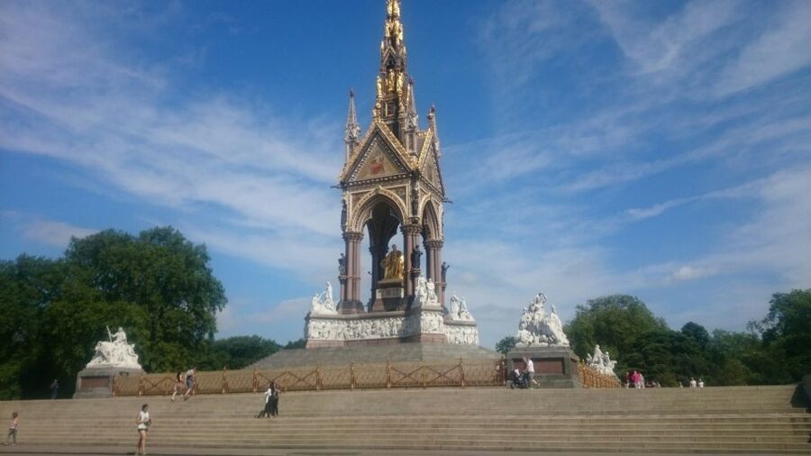 London: Private City Tour - Pickup, languages, and practical details
