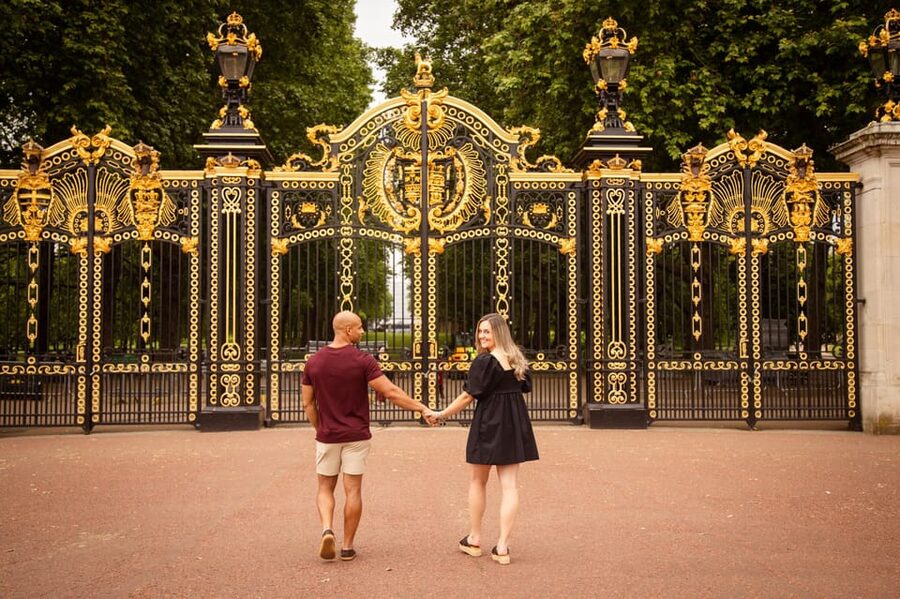 London: Private Couples Photography Session with Landmarks - Booking and timing advice