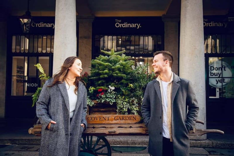 London: Private Couples Photography Session with Landmarks - Weather can change the plan