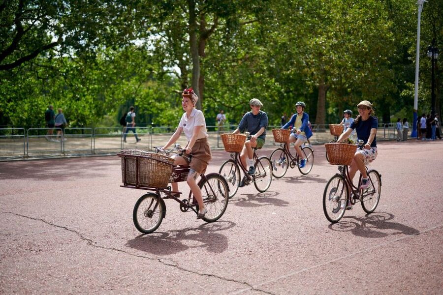 London: Private Family Guided Bike Tour with Childseats - The London Eye and the ride back