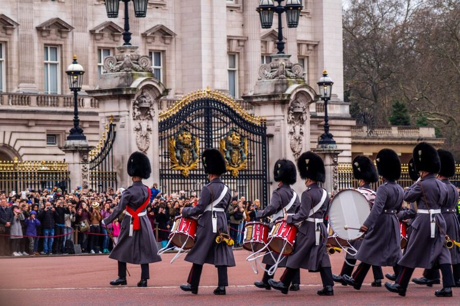 London: Private Guided Tour of Top Highlights by Car - Should you book the private car tour?