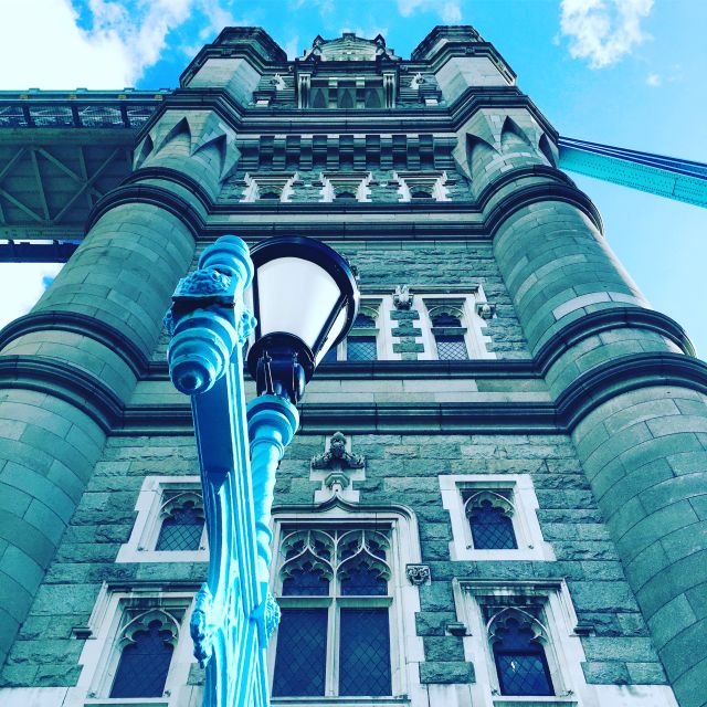 London: Private Intro Walk with a Local Guide - Canada Gate and Buckingham Palace: a clear beginning