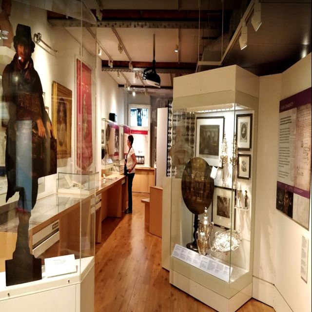 London Private Jewish History, Synagogues and Holocaust Tour - Starting at Tower Hill, Where Jewish London Meets the Crown