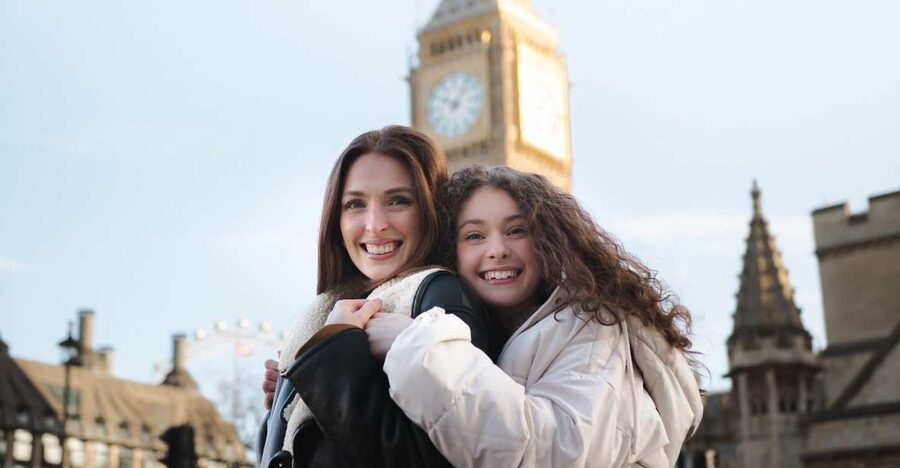 London: Private Landmark Tour with Professional Photographer - Starting at the Queen Victoria Memorial